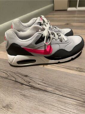 Women’s Nike AirMax